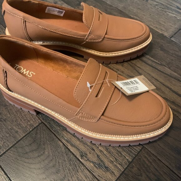 Tom's Cara Loafer, tan leather, size 9, NWT - Picture 3 of 5